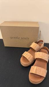 lot 1403 image: Gentle Souls by Kenneth Cole Platform Sandals Size 8