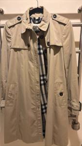 lot 1415 image: Beige Trench Coat with Plaid Lining and Shoulder Epaulettes Burberry 8