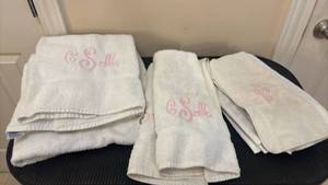 lot 1465 image: Monogrammed Towel Sets