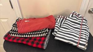 lot 1467 image: Table Clothes, Runners and Pillow Covers