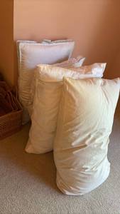 lot 1472 image: Four Pillows