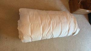 lot 1488 image: Queen Down Comforter