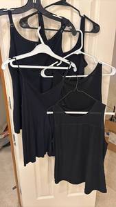 lot 1499 image: Tank Tops S M  Black