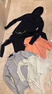 lot 1510 image: Womens Activewear Bundle 5 Pieces Black Orange Striped S M