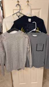 lot 1518 image: Womens Clothing Bundle 4 Items Halston Gildan Long Sleeve Tees
