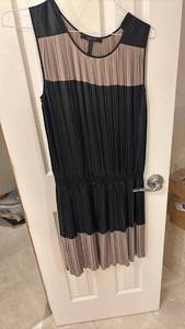 lot 1523 image: BCBGMAXAZRIA Pleated Colorblock Sleeveless Dress Size M