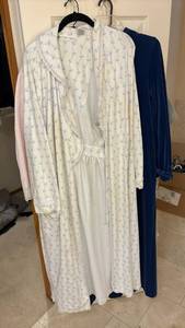 lot 1526 image: Bath Robes S M