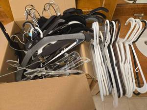 lot 1531 image: Hangers