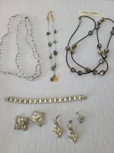 lot 1901 image: Jewelry