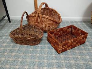 lot 2000 image: Baskets.  Located in basement
