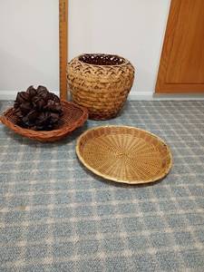 lot 2001 image: Baskets and More    Located in basement