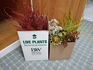 lot 2013 image: Faux Flowers