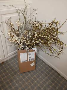 lot 2014 image: Faux Flowers and More