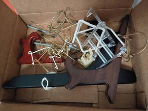lot 2019 image: Easels and Plate Holders