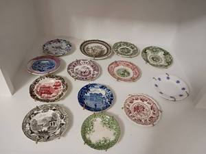 lot 2020 image: Wall Decor.  Small plates.  4in. And 4.5in.