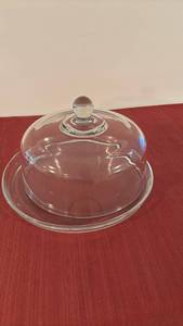 lot 2039 image: Glass Cake Dome Cloche with Knob Finial