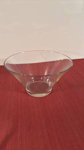 lot 2040 image: 11 inch Glass Bowl
