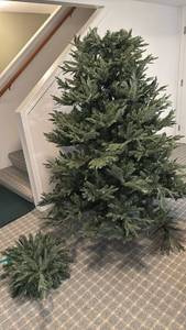 lot 2052 image: Fraser Quick light 7.5 Tree with Clear Lights top is included in tree