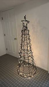 lot 2053 image: Metal Tree 68 inches