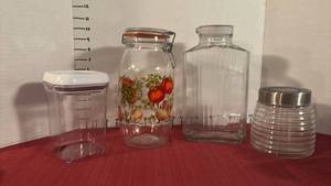 lot 2135 image: Food Storage Containers 4-Piece Set with Lids