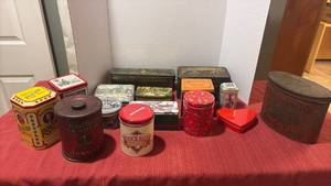 lot 2200 image: Decorative tins