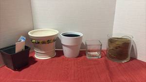 lot 2204 image: Flower Pot Lot