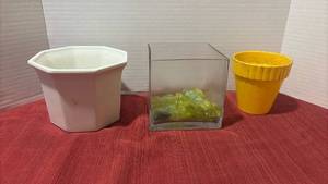 lot 2210 image: Planter Lot