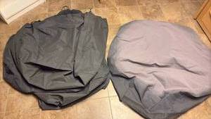 lot 2214 image: Patio Table Cover and 4 Chair Covers 38x29x27in