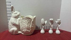 lot 2230 image: Ceramic Bunny and Flowers 1 Piece Chipped