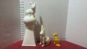 lot 2231 image: Easter Decor Lot