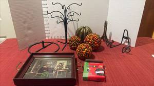 lot 2232 image: Fall Home Decor Lot