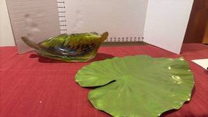 lot 2239 image: Glass Leaf Dish and Leaf Decor
