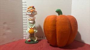 lot 2241 image: Halloween Decor Lot