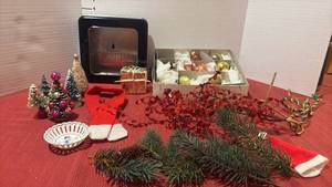 lot 2250 image: Assorted Holiday Decor