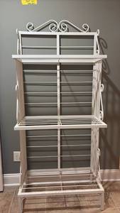 lot 2300 image: White Metal Shelf 67x30.5x13in