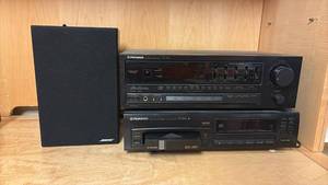 lot 2320 image: Pioneer SX-251R Stereo Receiver, PD-MS02 CD Player, Bose Speaker