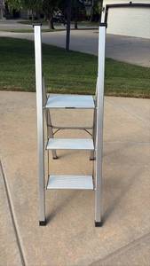 lot 3007 image: Frontgate 3 Step Ladder