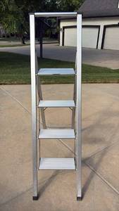 lot 3008 image: Frontgate 4 Step Ladder