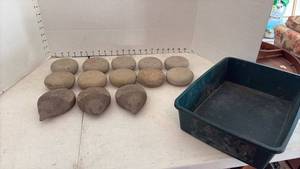 lot 3017 image: Decorative Stones and Tub