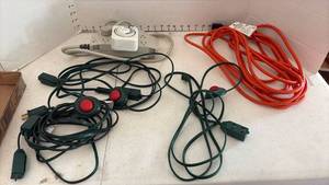 lot 3021 image: Extension Cords with Buttons and Power Strip