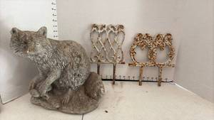 lot 3023 image: Outdoor Decor