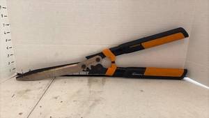lot 3025 image: Fiskars Hedge Shears 23in