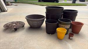 lot 3034 image: Assorted Flower Pots