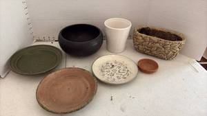 lot 3035 image: Assorted Flower Pots and Plates