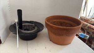 lot 3036 image: Flower pot 9x15in and Water Pump