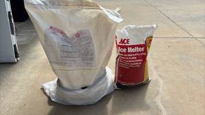 lot 3038 image: Valley Premium Fertilizer and Ice Melter