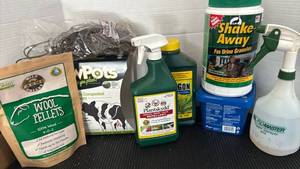 lot 3102 image: Wool Pellets, Fertilizer, Repellents, Granules, Sprayer