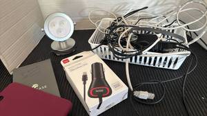 lot 3109 image: Verizon Vehicle Charger Lightning iPhone iPad Lot with LED Light and Cables