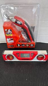 lot 3110 image: BlackDecker Cordless Power Cutter SZ360 with Husky Level
