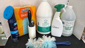 lot 3123 image: Cleaning Supplies Lot Bissell Swiffer Glitsa Greenworks Vinegar